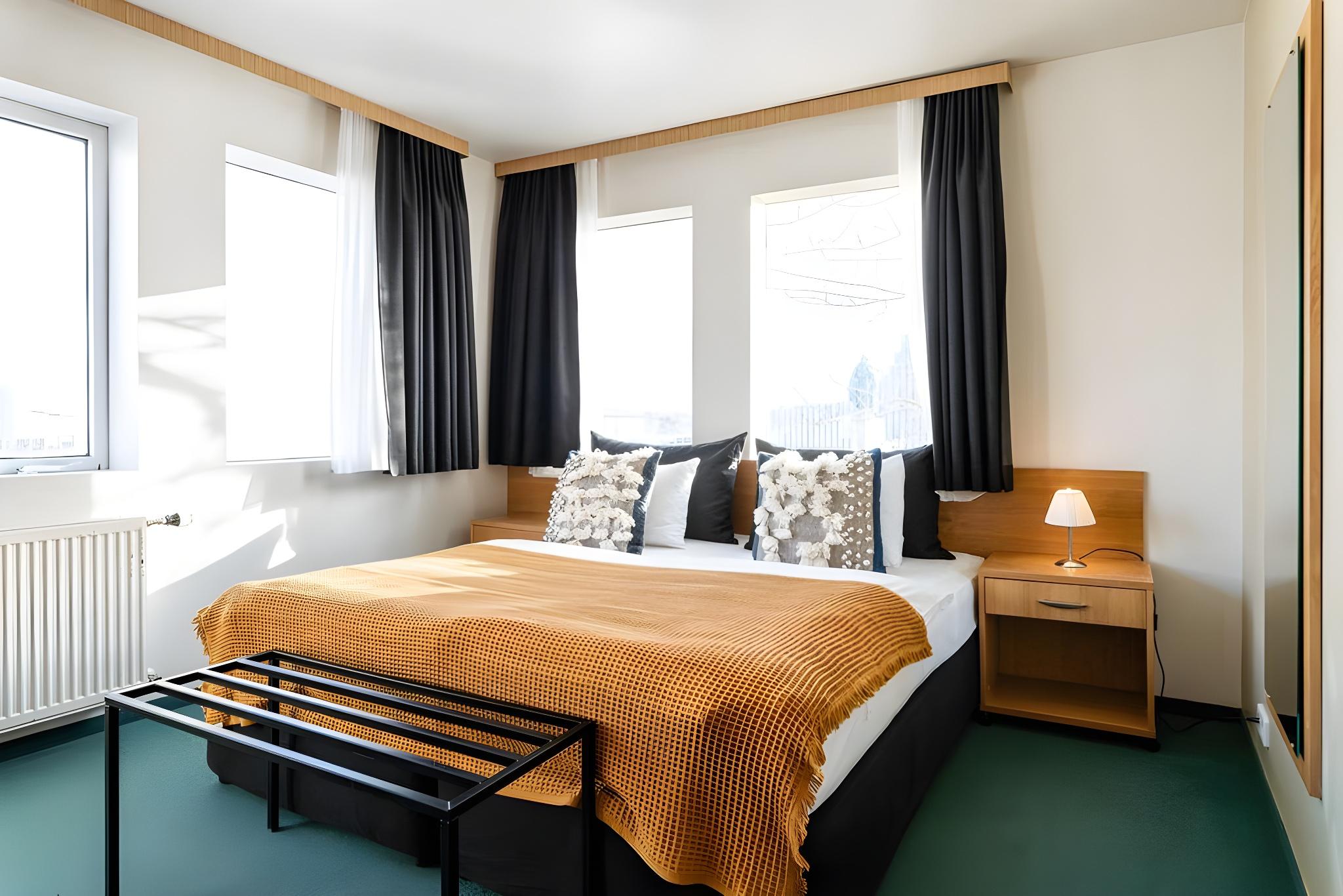 Room, Queen Bed, Church View