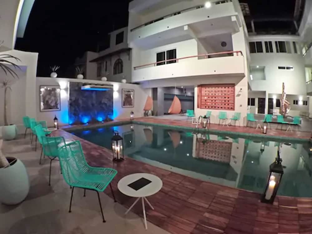 SHAVANNA HOTEL BOUTIQUE 45/55