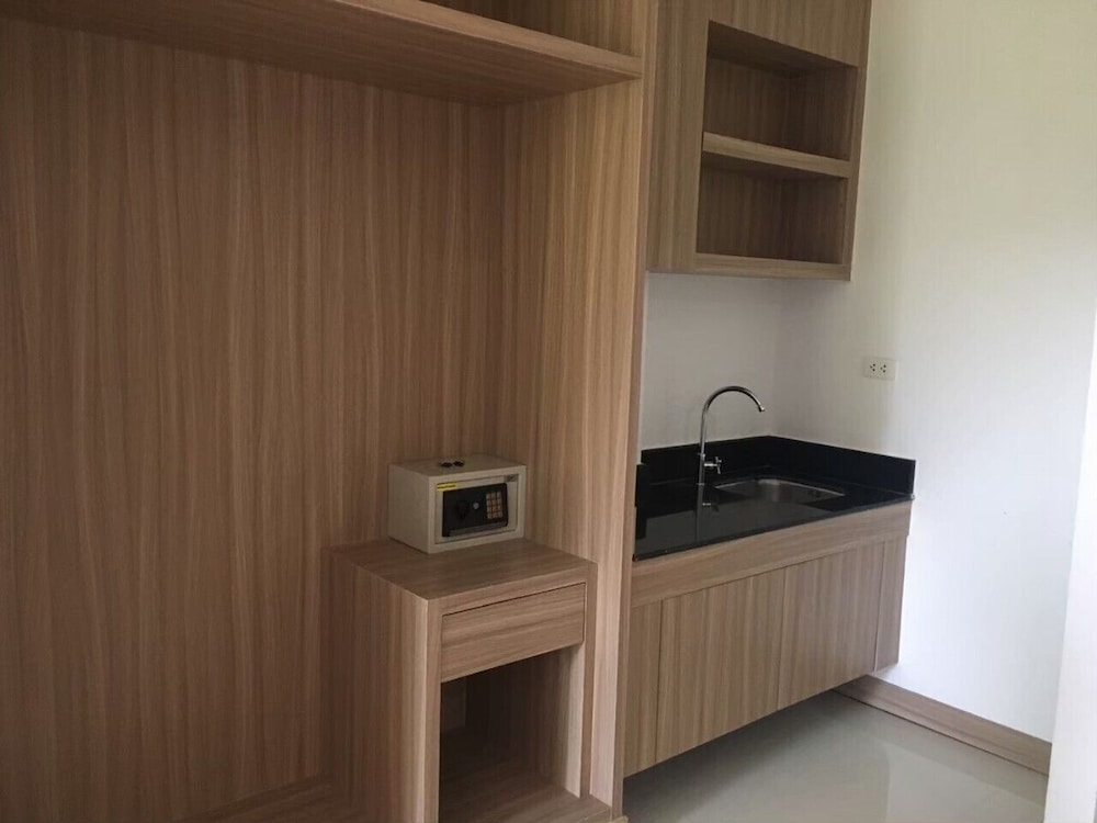 Lae Lay Suites 9/62