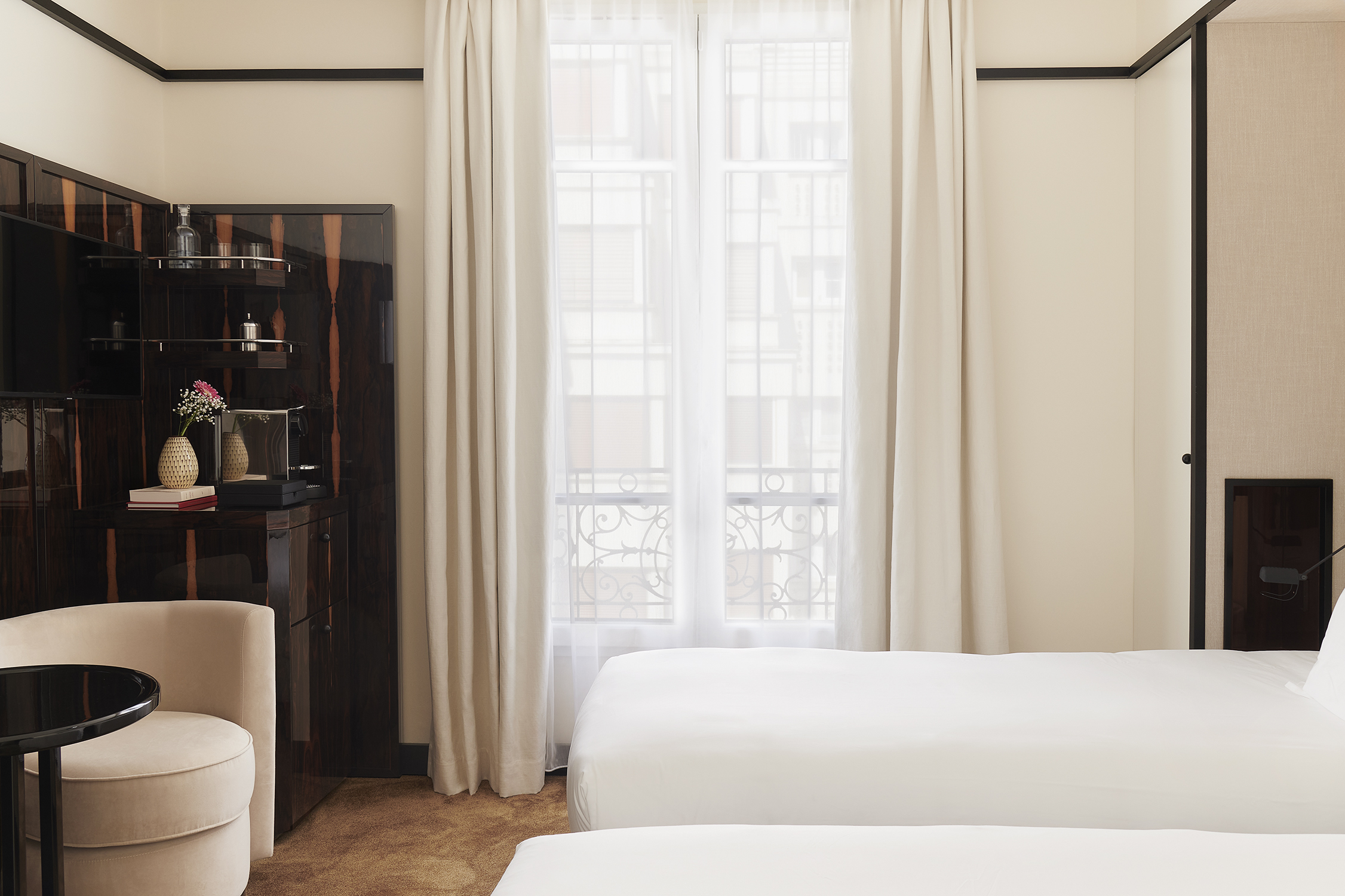 Beautiful Belleville Hotel & Hostel 7/28