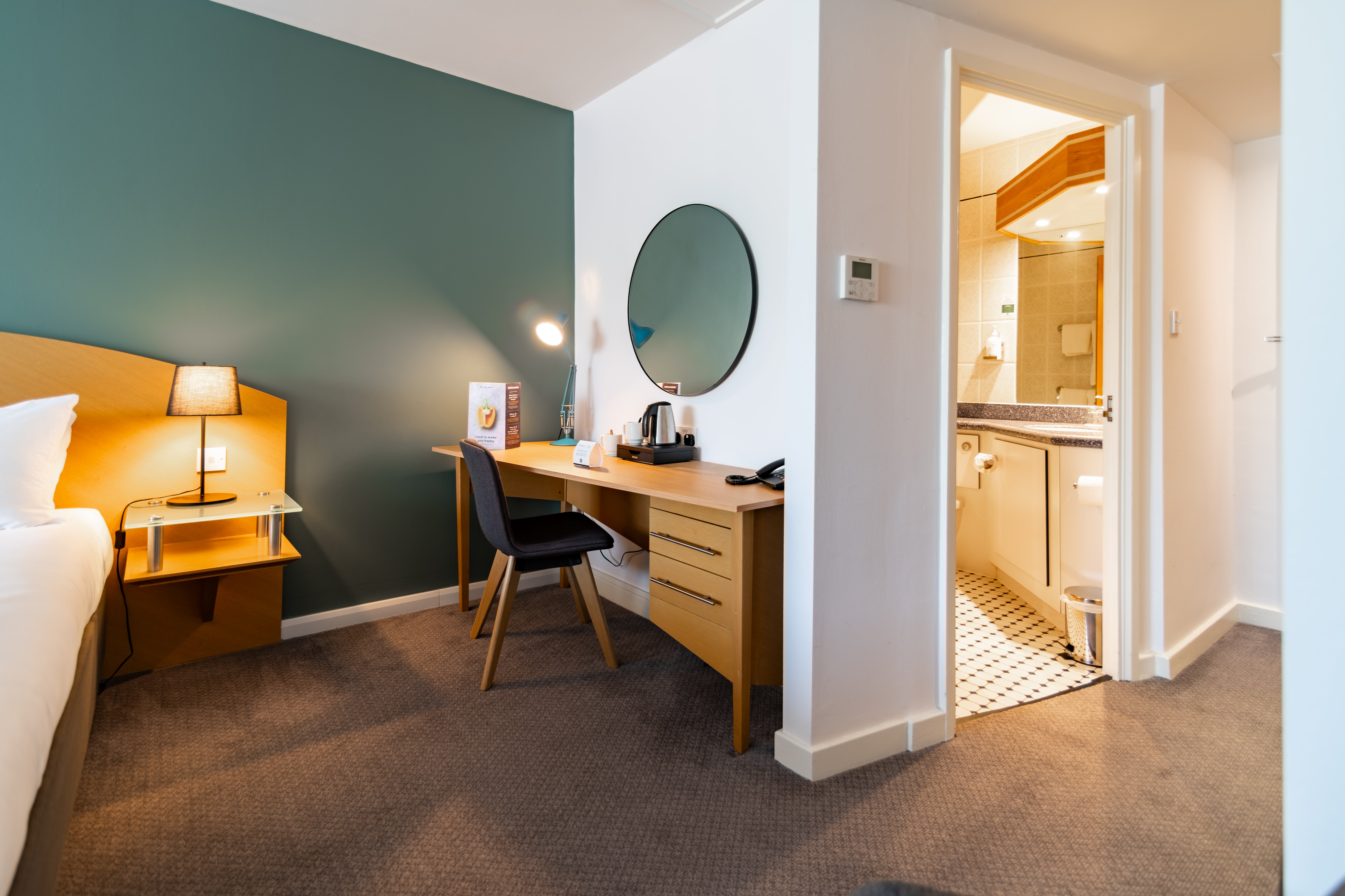 HOLIDAY INN ASHFORD NORTH 10/55