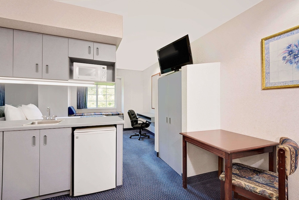 Microtel Inn & Suites by Wyndham Hagerstown 5/18