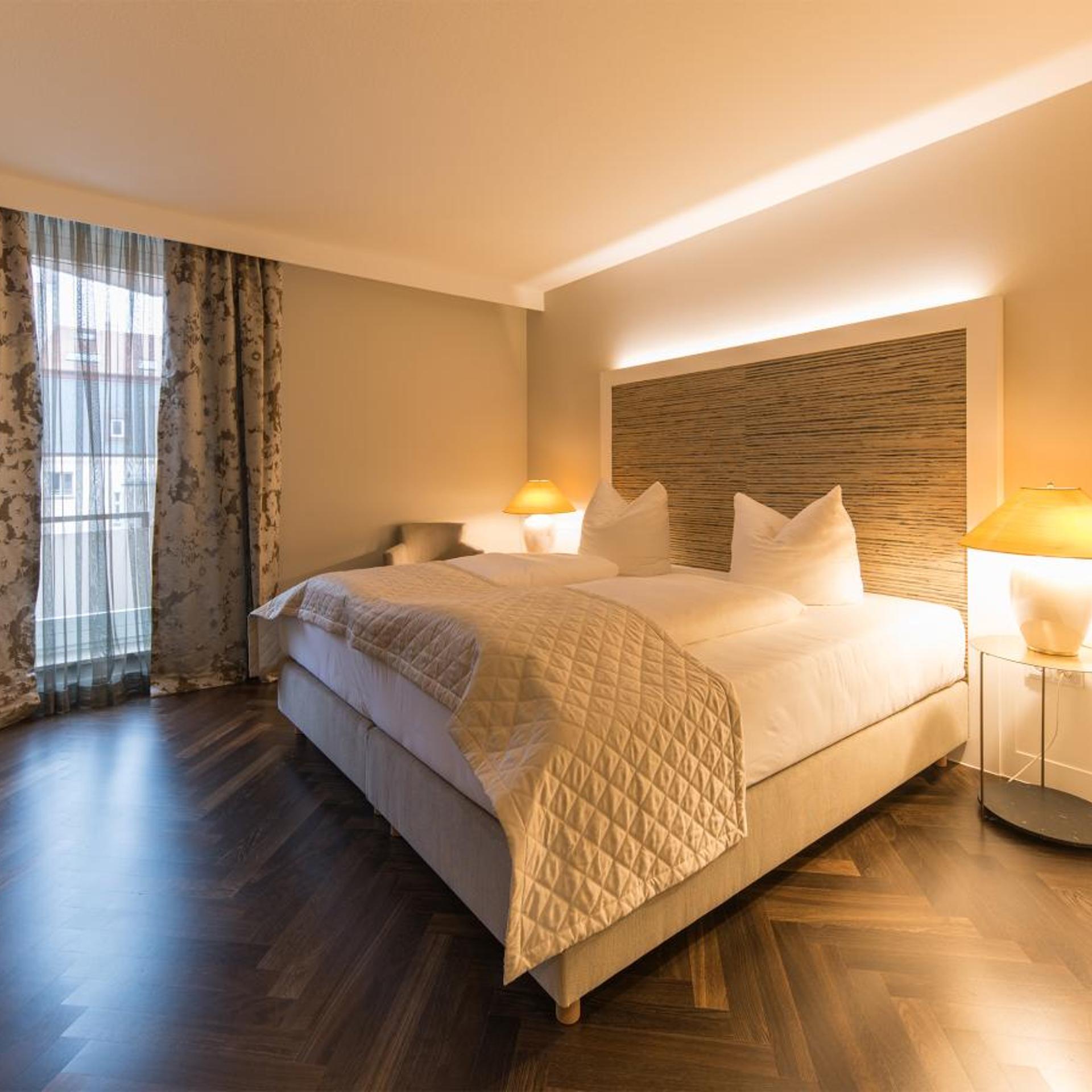 Bayerischer Hof 8/47