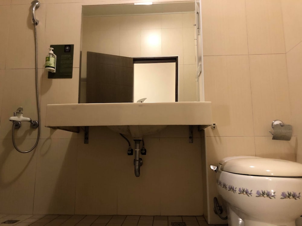 Sanyi Happiness B&B 68/70