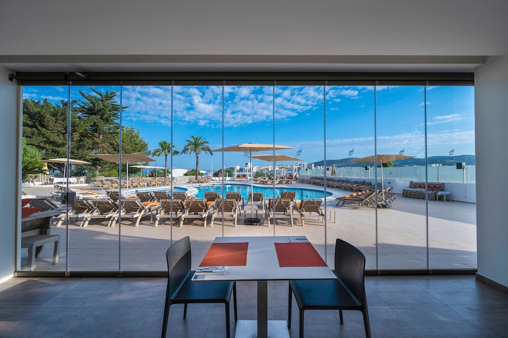 THB Ocean Beach - Adults Only 35/50