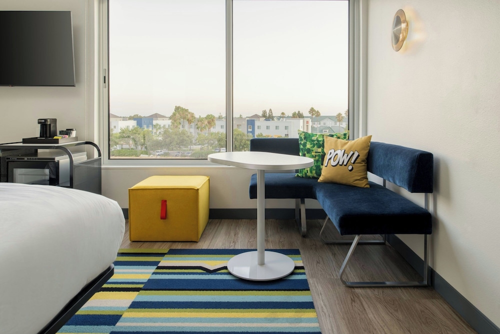 Aloft Sacramento Airport Natomas 24/43
