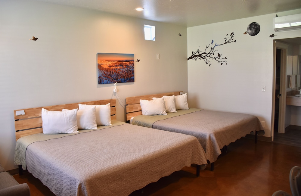 Zion s Camp and Cottages 11/50