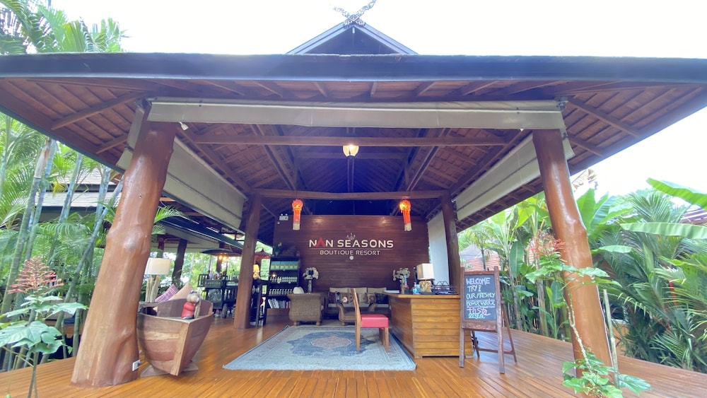 Nan Seasons Boutique Resort 12/81