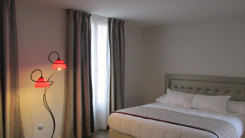 STUDIO, TWIN BEDS