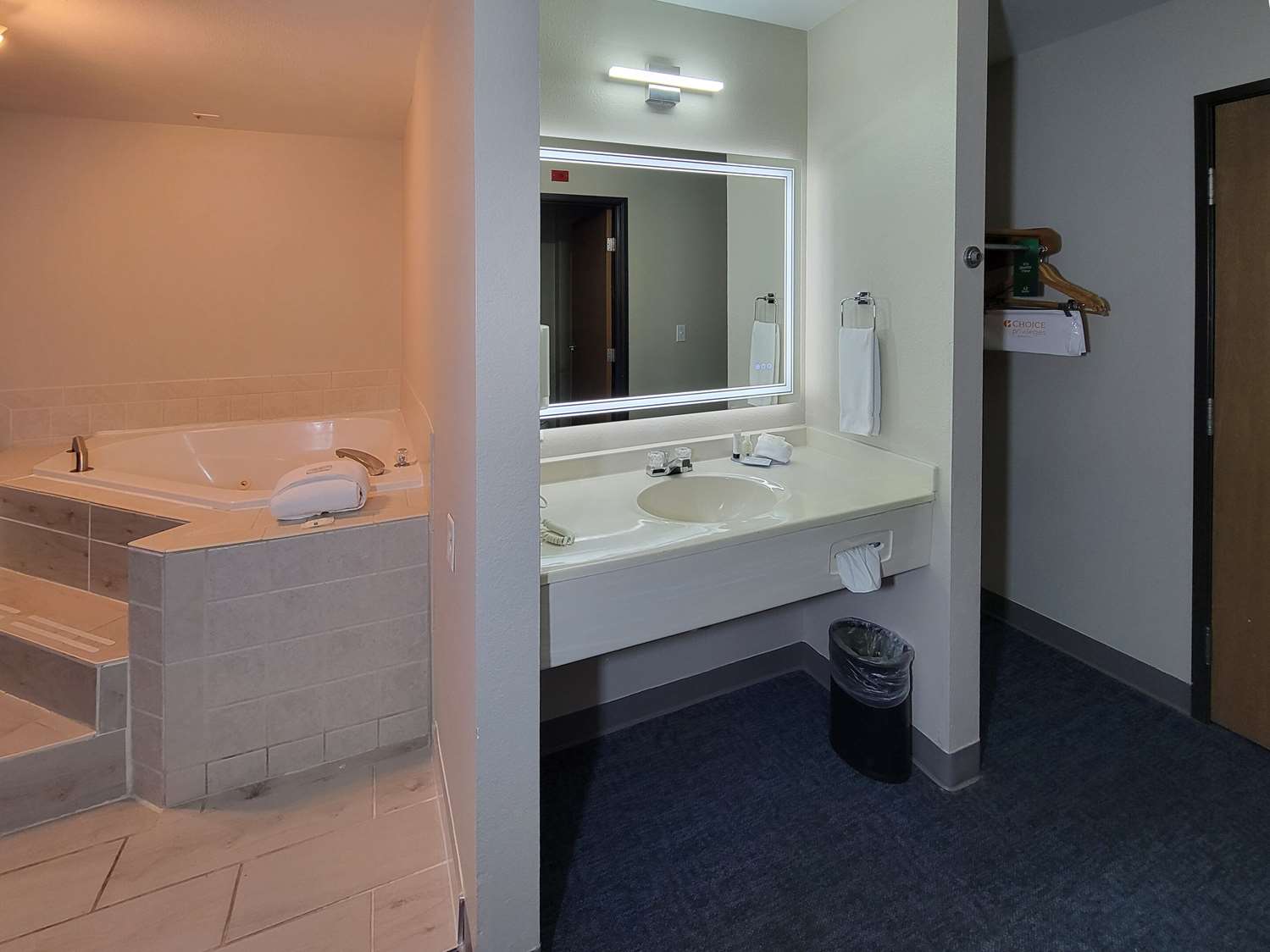 Quality Inn Port Orchard, WA 41/42