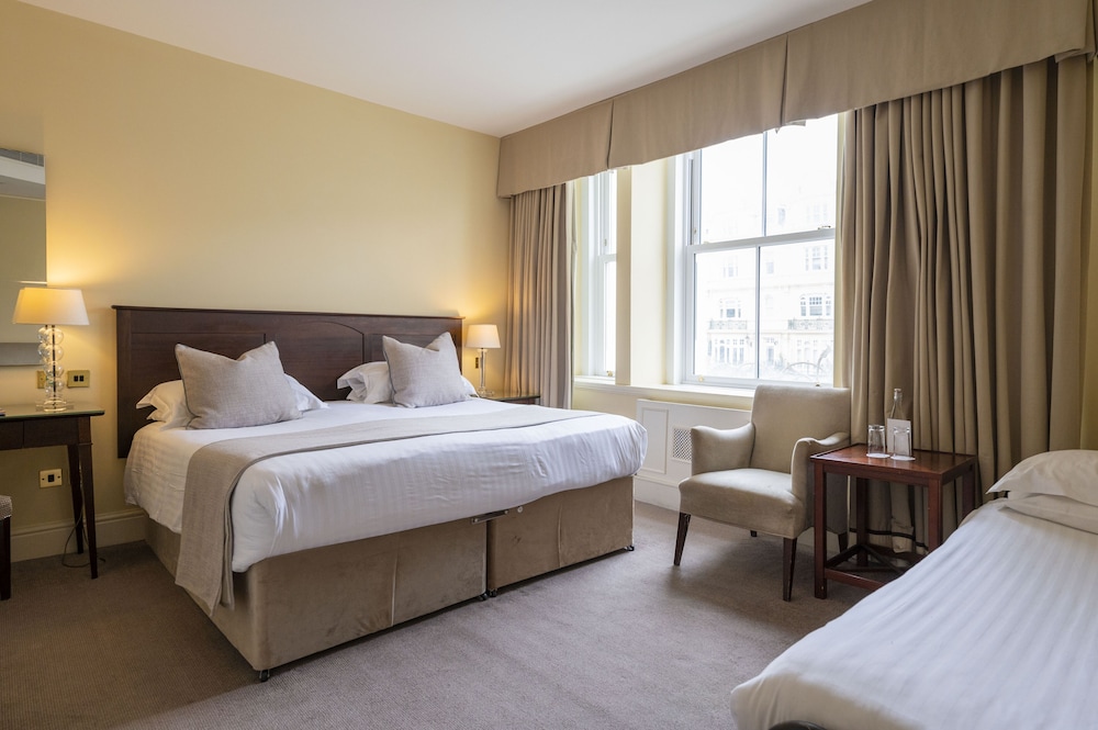 غرفة بريميير بسريرين منفصلين مع أريكة، St Georges Hotel 4/10