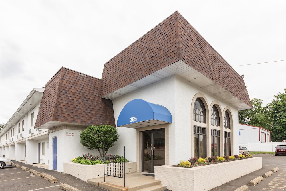 Motel6 Warminster, PA 3/48