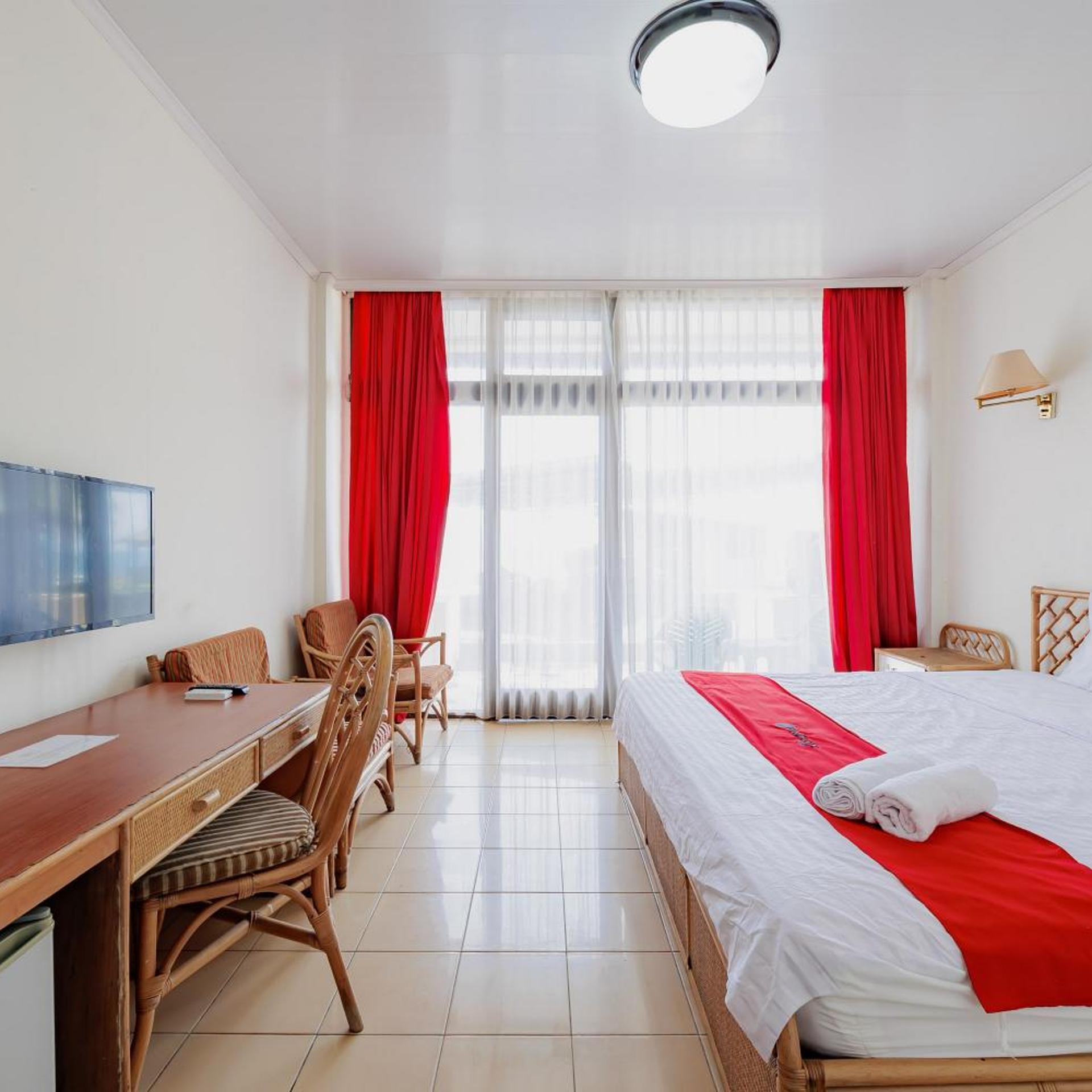 RedDoorz Plus near Tugu Mercusuar Anyer 16/50