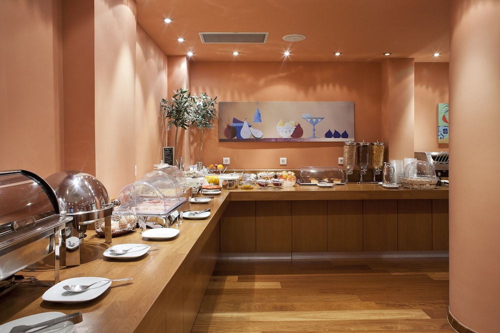 Athens Center Square Hotels 24/27