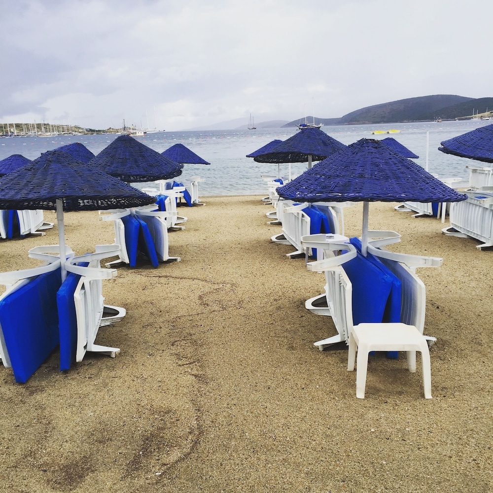 Nagi Beach Hotel 50/70