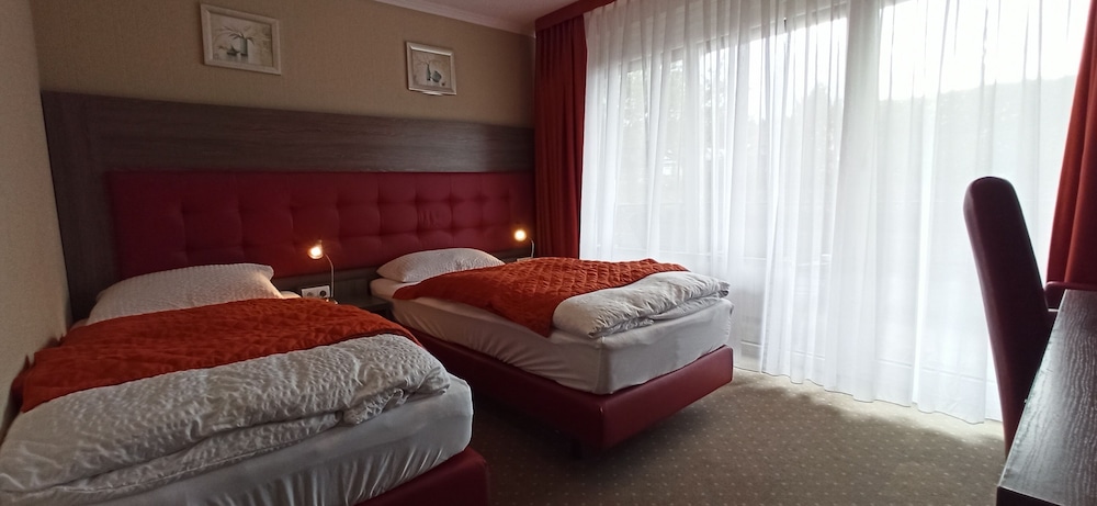 Compact, Double Bed, Balcony، Hotel Waldblick 2/8