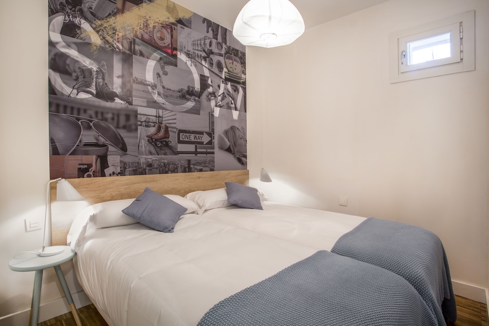 2 BEDROOMS, DELUXE, APARTMENT