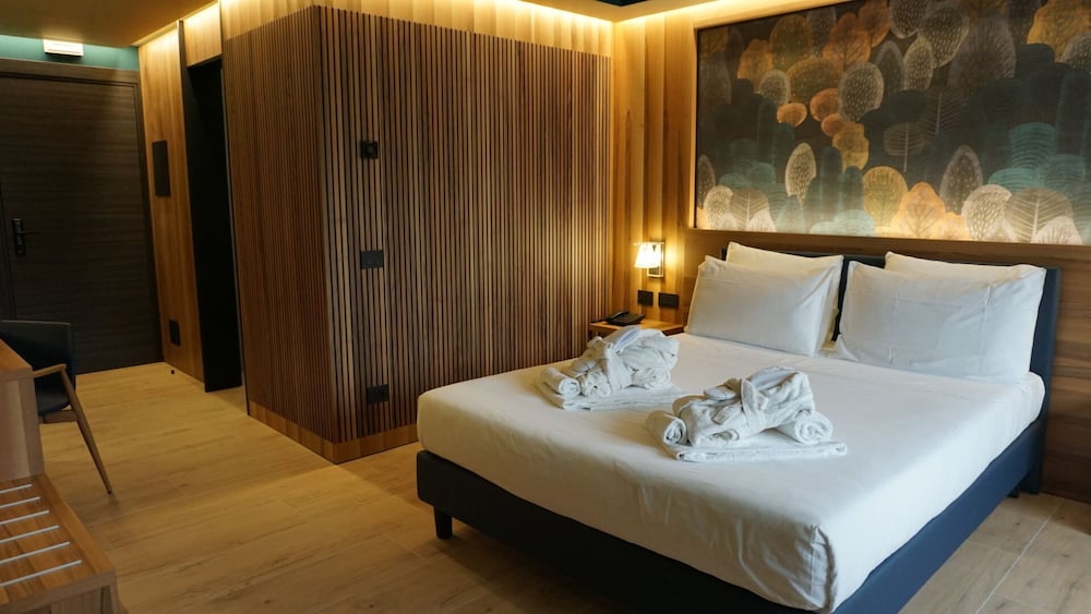 TOWER, EXECUTIVE, DOUBLE BED