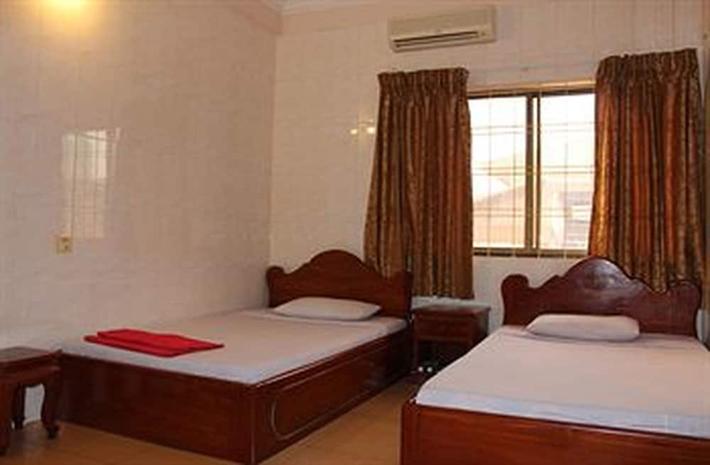2 BEDROOMS, SUITE