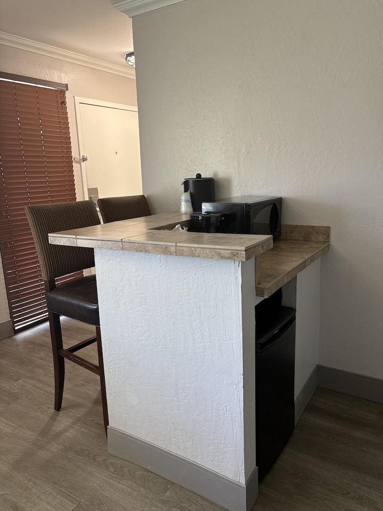 Lobby at SureStay InnSuites Phoenix Hotel & Suites by Best Western, PHOENIX - AZ