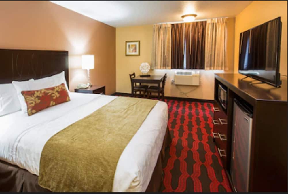 Efficiency, Standard, Queen Bed