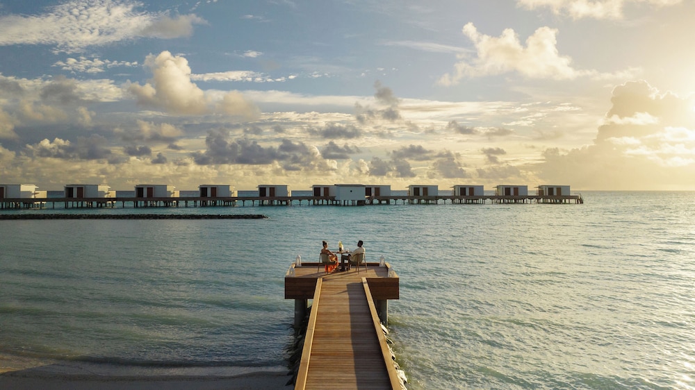 SO/ Maldives 64/69