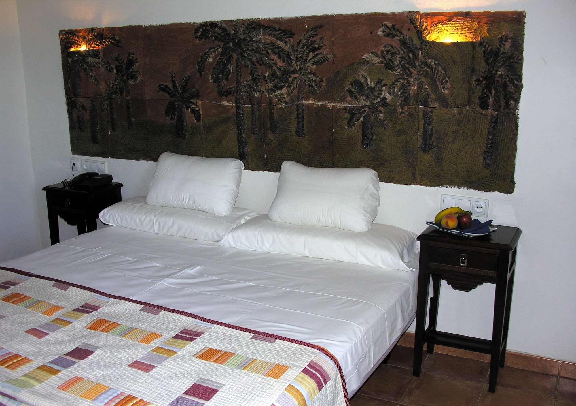 ROOM, SINGLE
