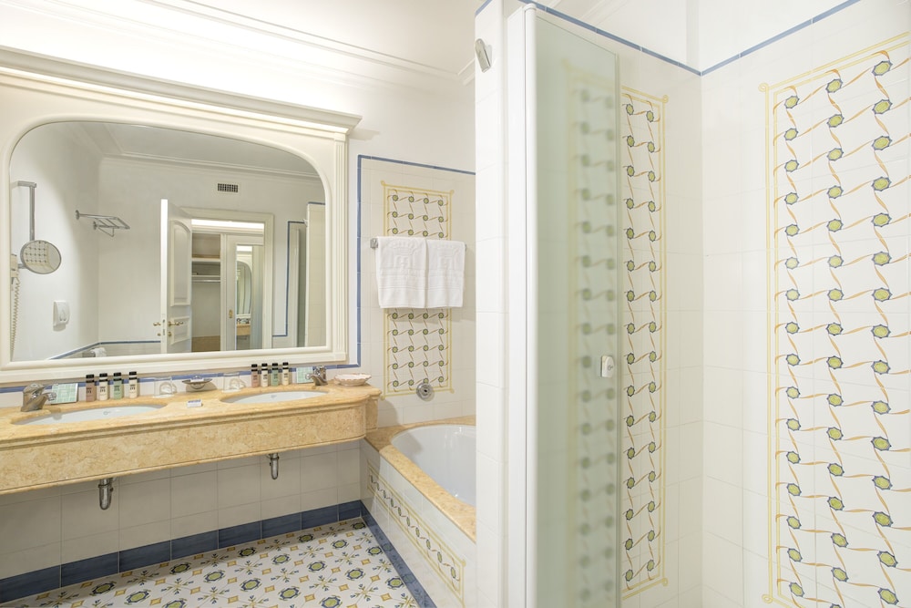 Grand Hotel Capodimonte 34/65