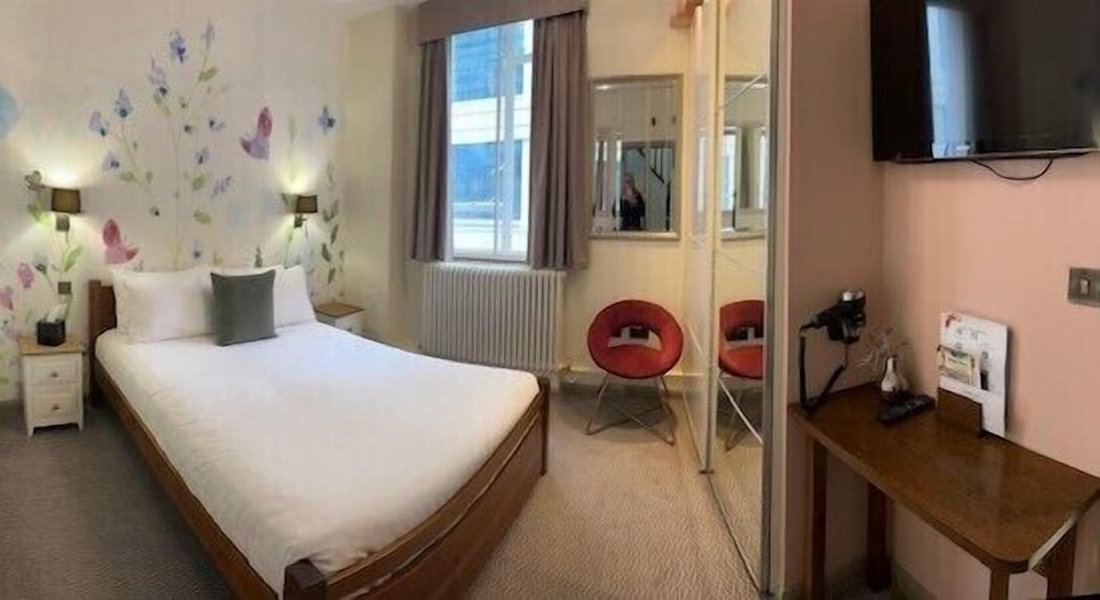 The Fitzrovia Belle Hotel 6/23
