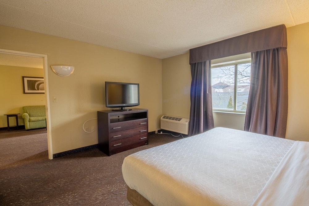 Holiday Inn Express Hotel And Suites Pittsburgh Airport 18/64