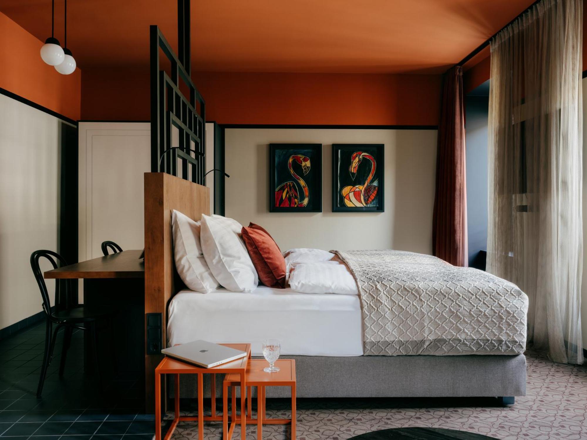 DELUXE, APARTMENT