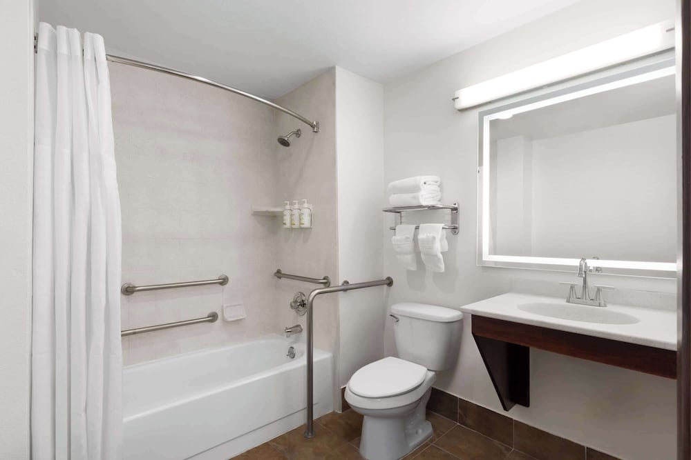 Ramada by Wyndham Medford Airport North 43/47