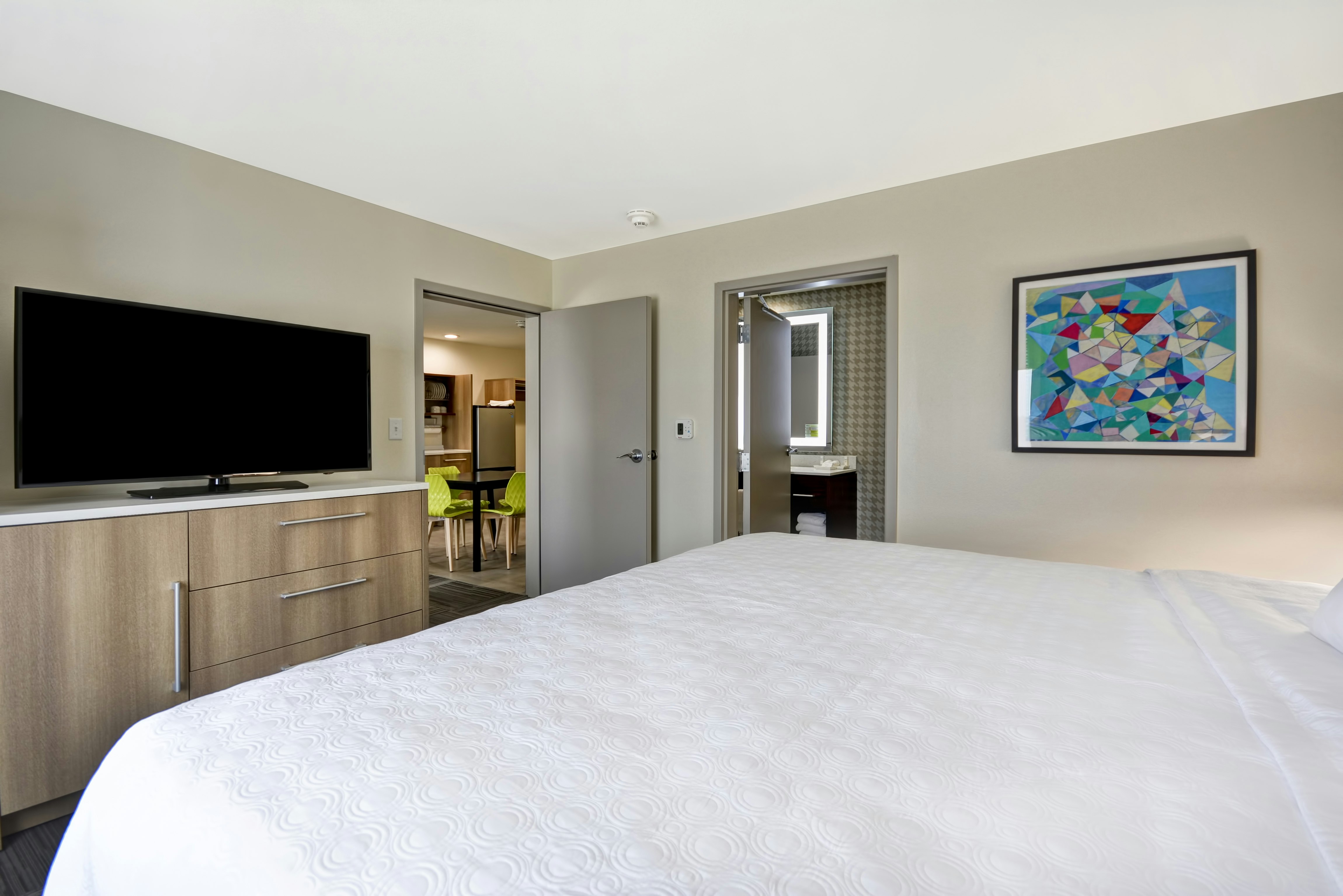 Suite, King Bed, Accessible