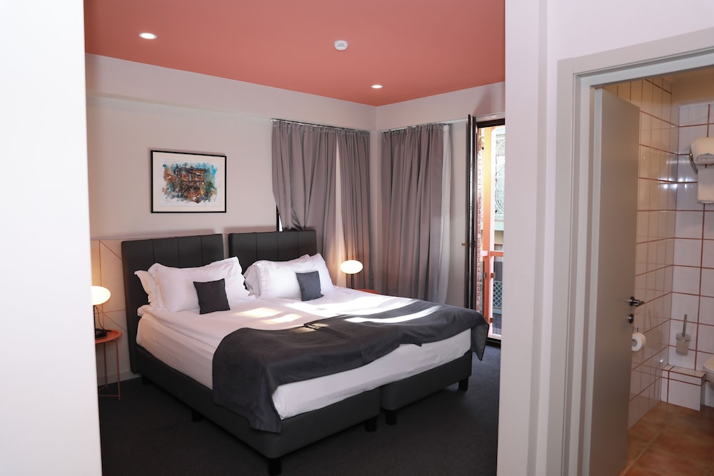 Deluxe, Double or Twin Bed, Balcony, Large