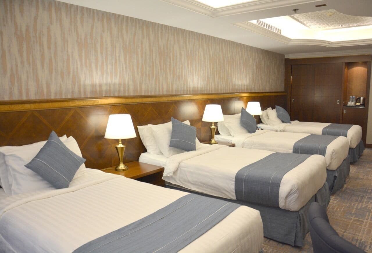 ROOM, QUADRUPLE