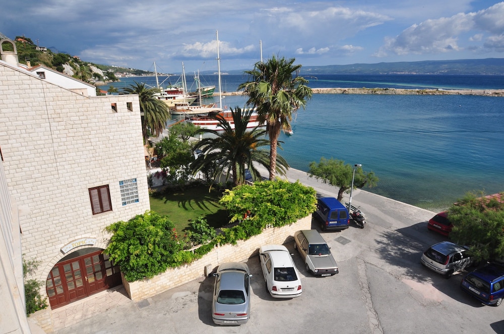 Hotel Krilo 3/71