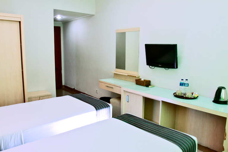 Standard, Twin Beds