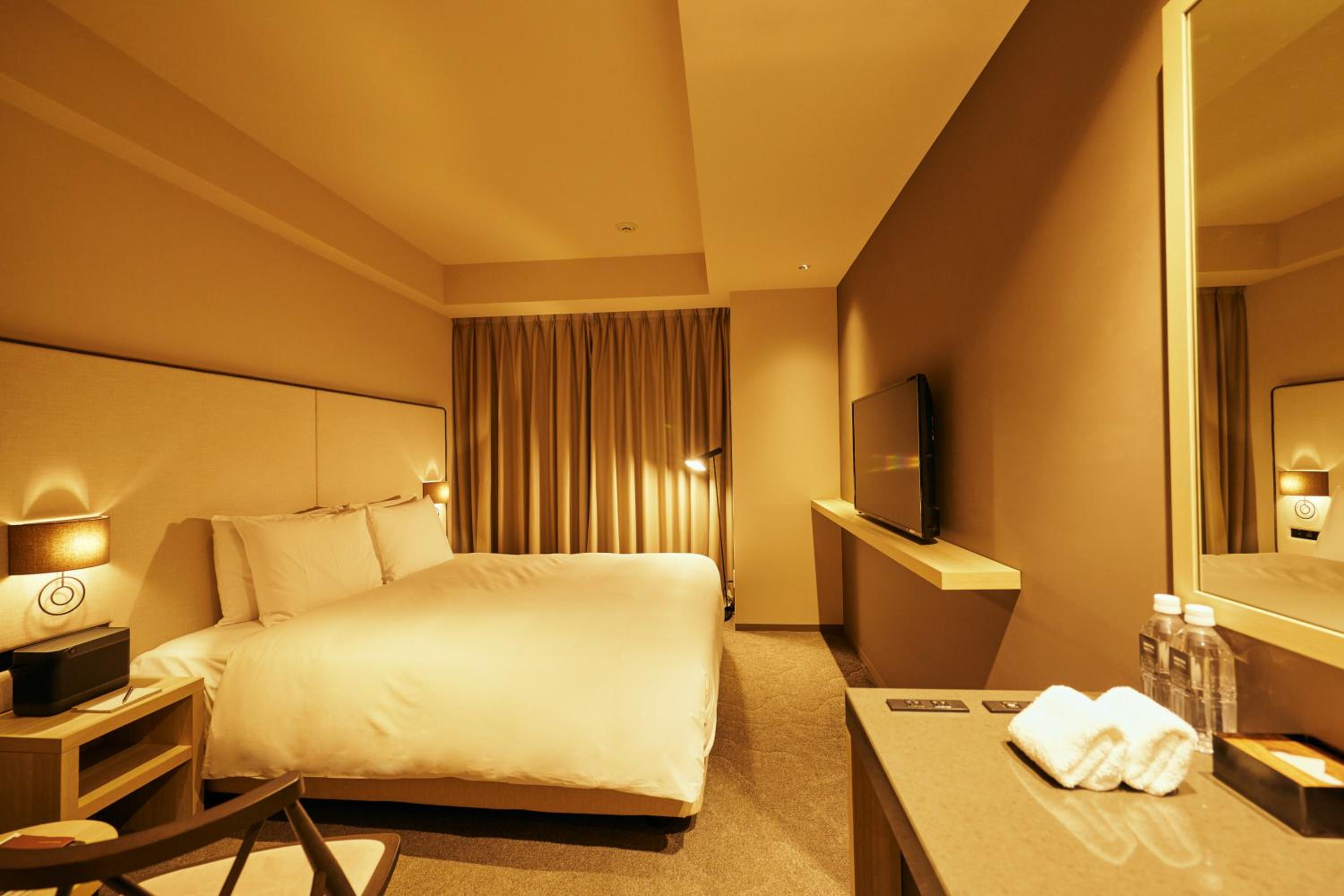 DELUXE, DOUBLE BED