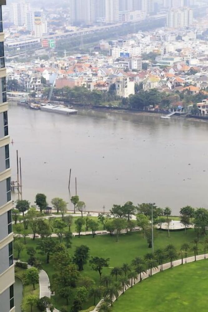 High-Floor River-View Apartment 39/50