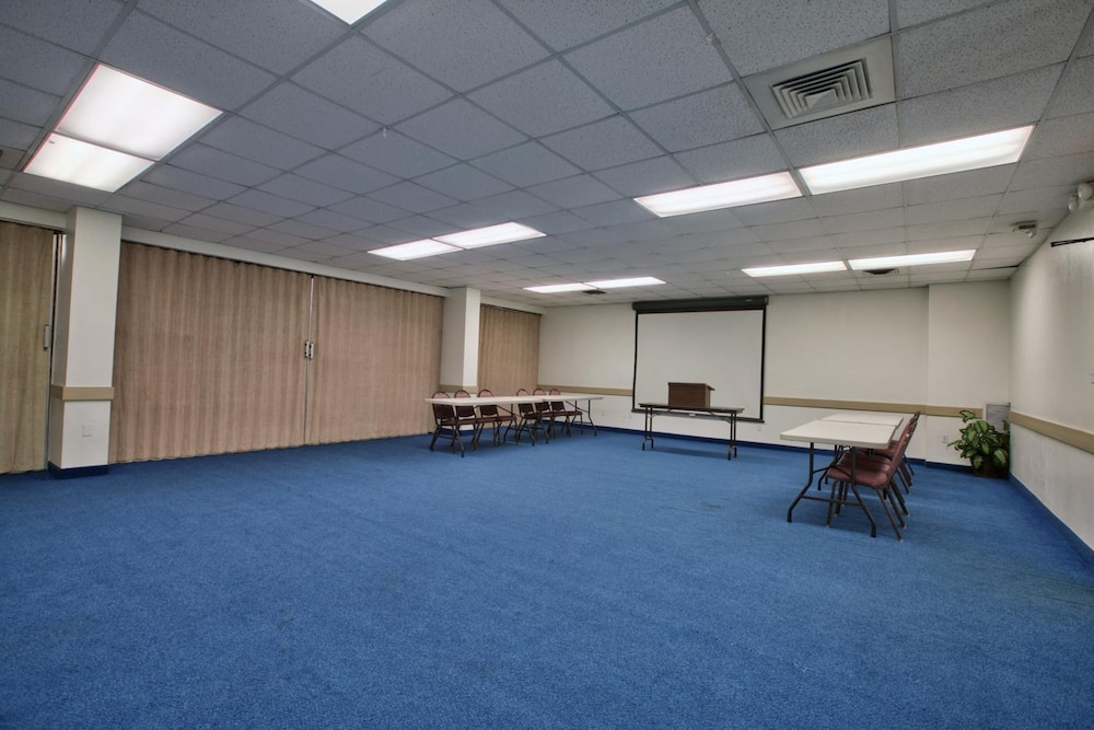 Motel6 Tallahassee, FL - Downtown 35/59