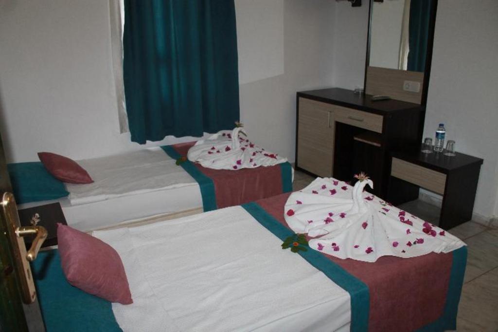 Semt Luna Beach Hotel 35/45