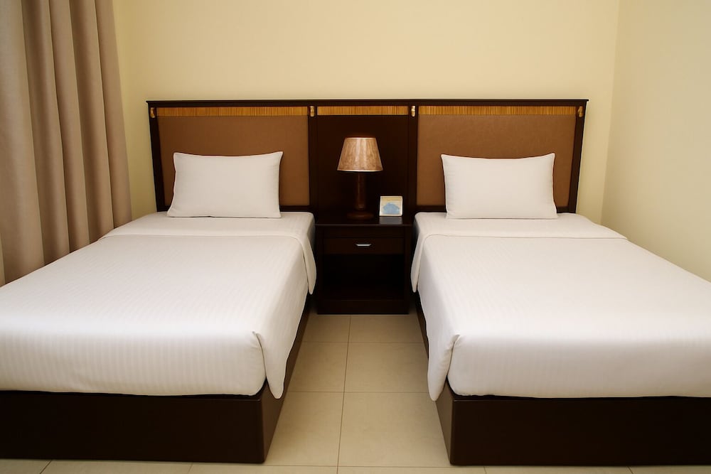 Studio, Twin Beds