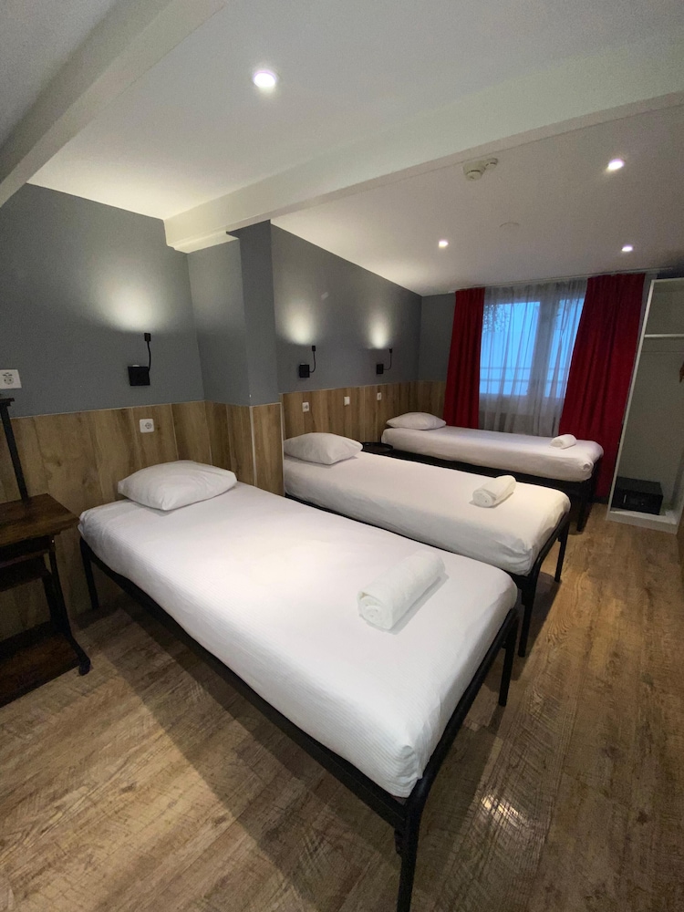 STANDARD, TRIPLE, 3 BEDS
