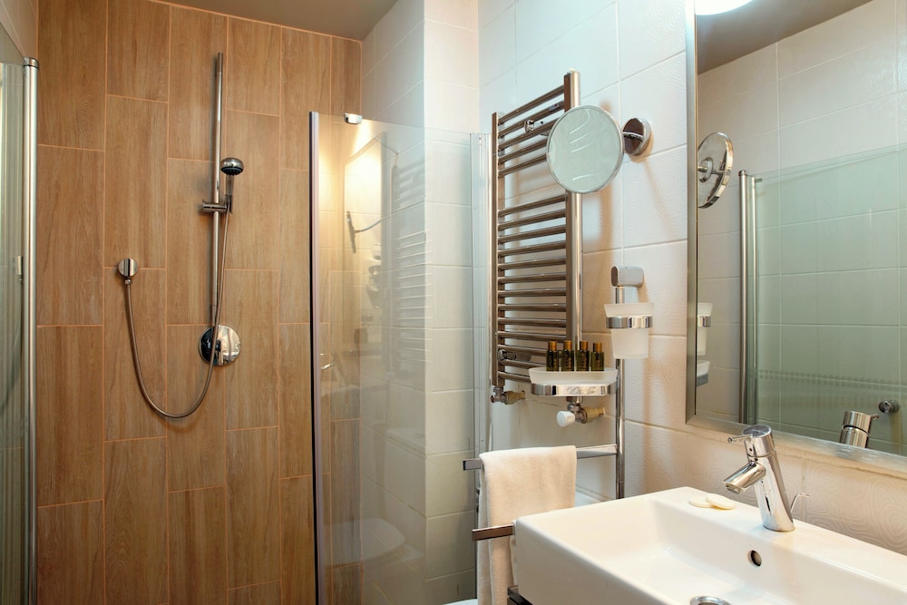 Zeus Essence Bucharest, Trademark Collection by Wyndham 65/65