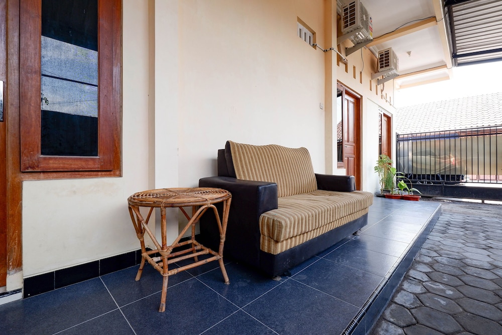 Super OYO Capital O 2258 Santana Syariah Guest House 22/41