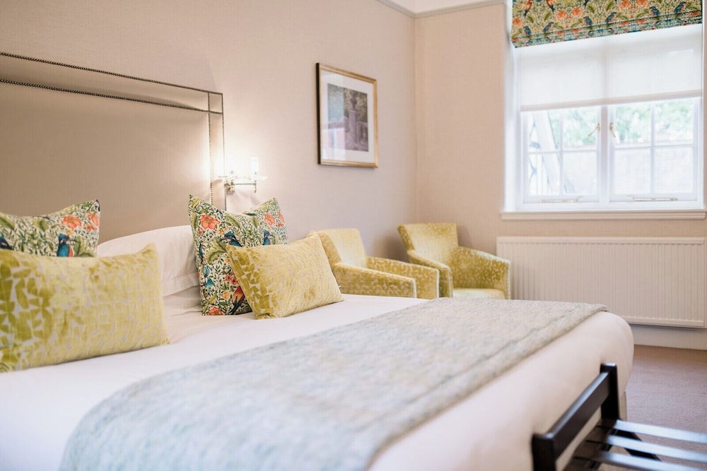 غرفة كلاسيكية بسرير كوين، Tylney Hall 3/8