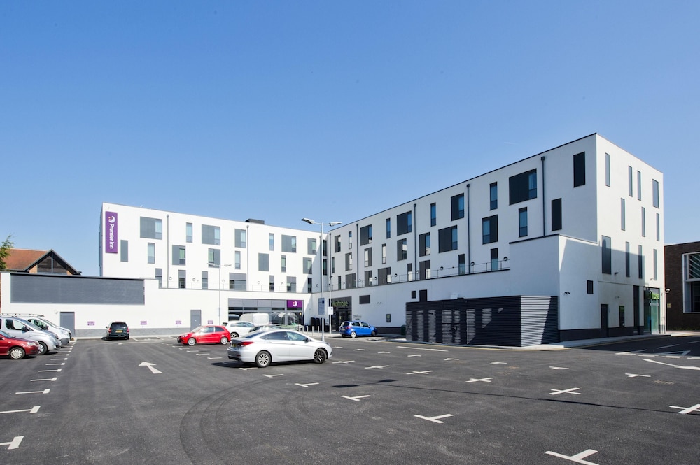 Premier Inn Addlestone 32/36