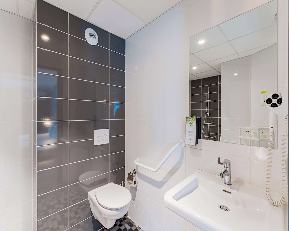 Kyriad Direct Tours Sud Chambray Les Tours 53/58