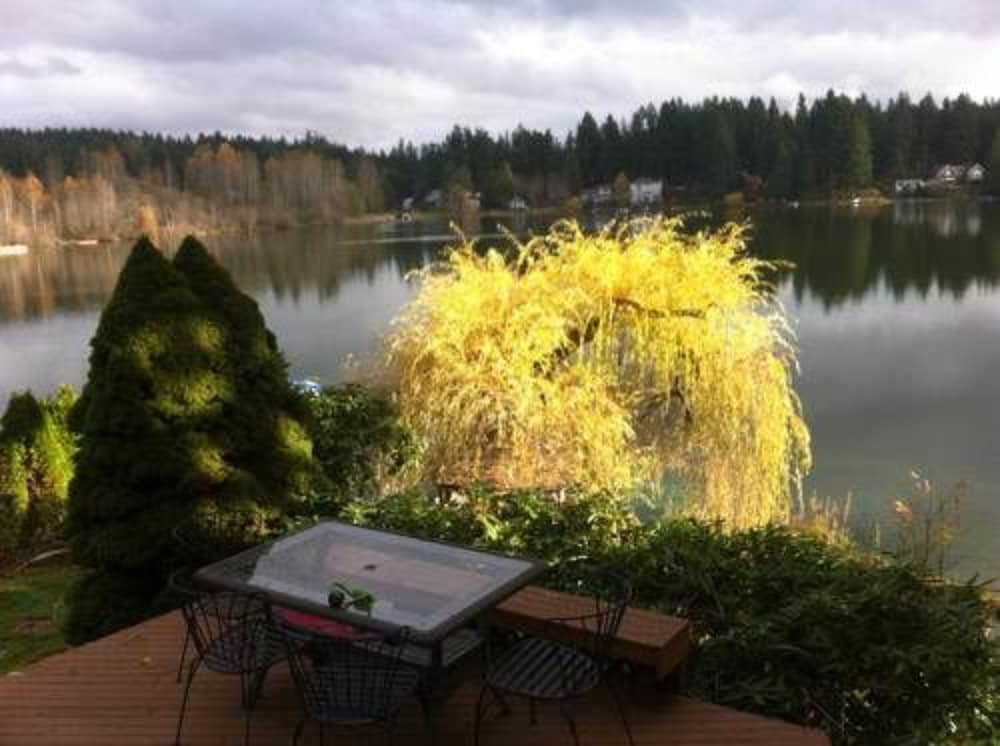 Cottage Lake Bed And Breakfast 45/50