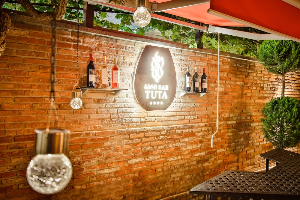 Tuta Hotel 10/50